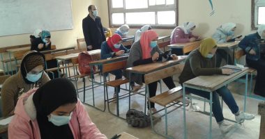 طلاب أولى ثانوى: امتحان اللغة الإنجليزية سهل والأسئلة من بنك المعرفة طلاب أولى ثانوى: امتحان اللغة الإنجليزية سهل والأسئلة من بنك المعرفة