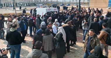 بدء التوافد على مسجد المشير استعدادا لتشييع جثمان ياسر رزق