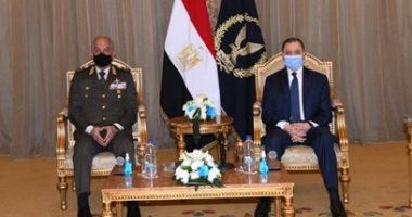 وزير الدفاع يقدم التهنئة لوزير الداخلية بمناسبة عيد الشرطة
