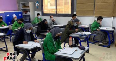 طلاب الشهادة الإعدادية بالقاهرة يبدأون امتحان الدراسات.. صور