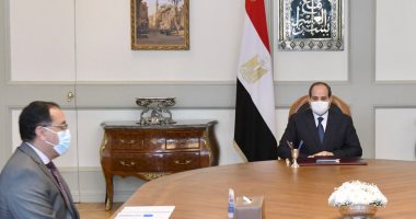 الرئيس السيسى يوجه بالاستمرار فى إنشاء المجمعات الصناعية ودعم شباب المستثمرين