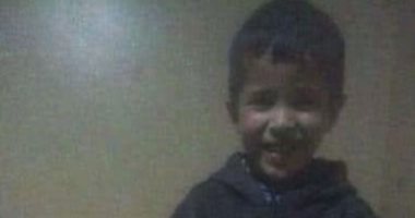 الإعلام المغربى: دخول 3 رجال إنقاذ لإخراج الطفل ريان العالق فى البئر