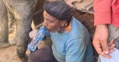 العم على الصحراوى ورفاقه.. أبطال حفروا الصخر لإنقاذ الطفل ريان .. صور