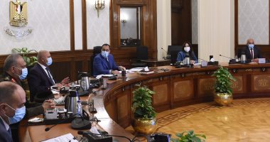 رئيس الوزراء: مشروعات "النقل" تحظى باهتمام ومتابعة الرئيس السيسى رئيس الوزراء: مشروعات "النقل" تحظى باهتمام ومتابعة الرئيس السيسى