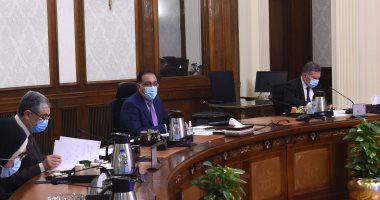 رئيس الوزراء يتابع تطوير مجمع الألومنيوم فى نجع حمادى رئيس الوزراء يتابع تطوير مجمع الألومنيوم فى نجع حمادى