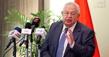 ملفوفا بعلم مصر.. وصول جثمان رجائى عطية إلى مسجد عمر مكرم لإقامة صلاة الجنازة ملفوفا بعلم مصر.. وصول جثمان رجائى عطية إلى مسجد عمر مكرم لإقامة صلاة الجنازة