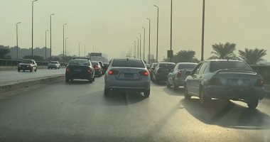النشرة المرورية.. كثافات مرتفعة بالمحاور الرئيسية فى القاهرة والجيزة