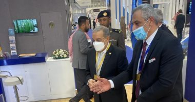 وزير الإنتاج الحربى يتفقد جناح الوزارة بمعرض الدفاع العالمى بالرياض