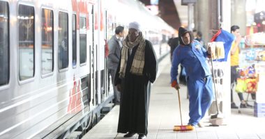 أول قطار درجة ثالثة مكيفة ينطلق من محطة مصر فى اتجاه أسوان.. صور أول قطار درجة ثالثة مكيفة ينطلق من محطة مصر فى اتجاه أسوان.. صور