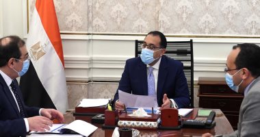رئيس الوزراء يتابع مع وزير البترول موقف توافر المواد البترولية رئيس الوزراء يتابع مع وزير البترول موقف توافر المواد البترولية