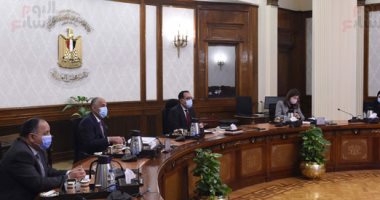 رئيس الوزراء يستعرض إجراءات احتواء تداعيات الأزمة الروسية الأوكرانية