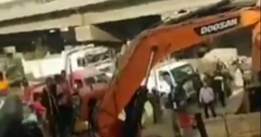 مصدر أمنى يكشف حقيقة فيديو قديم لشخص يزعم إزالة منزله لصالح مشروع ترعة الزمر مصدر أمنى يكشف حقيقة فيديو قديم لشخص يزعم إزالة منزله لصالح مشروع ترعة الزمر