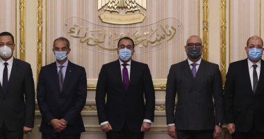 رئيس الوزراء يشهد توقيع بروتوكولى تعاون بين الاتصالات والإسكان رئيس الوزراء يشهد توقيع بروتوكولى تعاون بين الاتصالات والإسكان