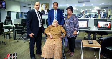 اليوم السابع يحتفى بالأم المثالية لذوى الهمم ويهديها درع المؤسسة