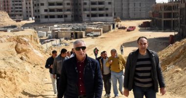 وزير الإسكان: جولات مكثفة لمسئولى الأجهزة لدفع العمل بمواقع المشروعات