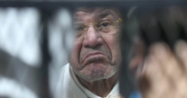 ترحيل حسن راتب وشريكه علاء حسانين لسجن 15 مايو بعد الحكم عليهما بقضية الآثار ترحيل حسن راتب وشريكه علاء حسانين لسجن 15 مايو بعد الحكم عليهما بقضية الآثار