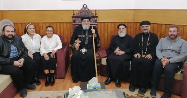 للتعزية.. البابا تواضروس الثاني يستقبل أرملة كاهن الإسكندرية الشهيد وأسرته
