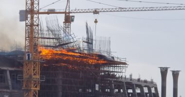 أول صور لحريق مستشفى تحت الإنشاء بأكتوبر قبل السيطرة عليه