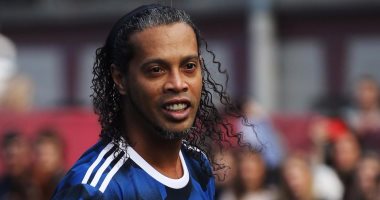 اللاعب البرازيلى رونالدينيو يصل مطار القاهرة الدولى ويبدأ غدا جولة سياحية اللاعب البرازيلى رونالدينيو يصل مطار القاهرة الدولى ويبدأ غدا جولة سياحية