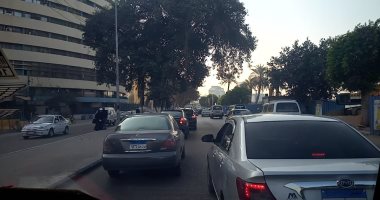 النشرة المرورية.. زحام فى حركة السيارات على طرق القاهرة والجيزة
