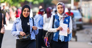 توافد طلاب الدبلومات الفنية على اللجان استعدادا للامتحان وسط إجراءات مشددة