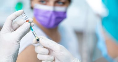 باحث بـ"أكسفورد": الأطفال ناقلون جيدون لكورونا.. ويجب تقليل انتشاره شتاء بالتطعيم