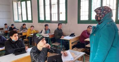 طلاب الشهادة الإعدادية بمحافظة القاهرة يؤدون امتحان العلوم