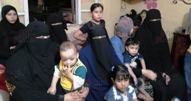 فرحة وزغاريد أسر البحارة المصريين العائدين لأرض الوطن من اليمن.. صور فرحة وزغاريد أسر البحارة المصريين العائدين لأرض الوطن من اليمن.. صور