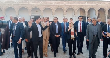 جولة تفقدية لرئيس الوزراء ونظيرته التونسية وزيارة لجامع الزيتونة.. فيديو وصور