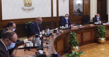 رئيس الوزراء يتابع موقف مشروعات الطرق الجارى تنفيذها والتنسيق بين الجهات المنفذة