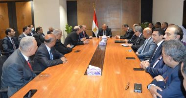 وزير الخارجية يجتمع بمساعديه فى مقر الوزارة بالعاصمة الإدارية الجديدة