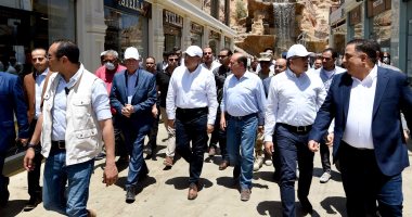 رئيس الوزراء يتفقد أعمال تطوير السوق التجارى القديم بشرم الشيخ
