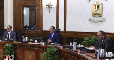 رئيس الوزراء يستعرض مسودة استراتيجية النهوض بالسياحة المصرية.. صور رئيس الوزراء يستعرض مسودة استراتيجية النهوض بالسياحة المصرية.. صور