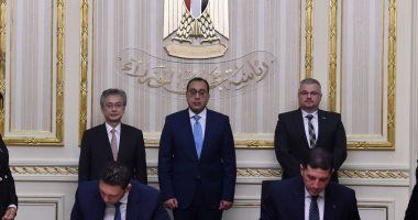 رئيس الوزراء يشهد توقيع مذكرة لإقامة مصنع لـ"سومیتومو" اليابانية بالعاشر رئيس الوزراء يشهد توقيع مذكرة لإقامة مصنع لـ"سومیتومو" اليابانية بالعاشر