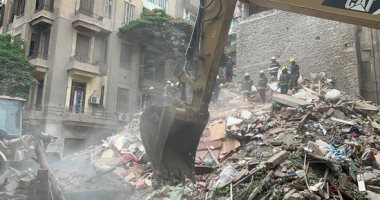 انتشال جثة سيدة من تحت أنقاض عقار الوايلى..واستمرار البحث عن الضحايا..فيديو