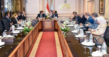 رئيس العربية للتصنيع يبحث مع وزير الصناعة المجرى نقل وتوطين التكنولوجيا