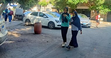 دخول طلاب الثانوية العامة اللجان والتفتيش باستخدام العصا الإلكترونية