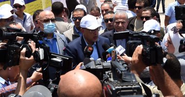 رئيس الوزراء يتفقد مشروعات مياه الشرب والصرف وتبطين الترع فى نهطاي بزفتي