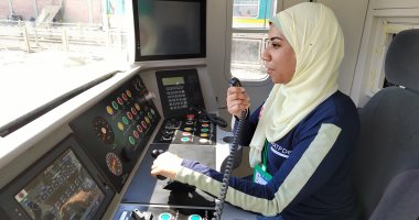 شاهد أول فتاة تقود مترو الأنفاق.. بث مباشر من داخل كابينة القيادة