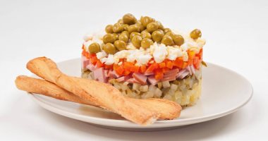 طبق سلطة روسى على قائمة طعام مسئولى قمة الناتو يثير الجدل.. اعرف التفاصيل