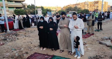 الإفتاء تحذر من صلاة النساء بجوار الرجال فى العيد: تعد صريح على قواعد الشرع