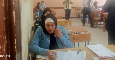 طلاب الدبلومات الفنية يؤدون امتحان الدور الثانى فى اللغة الإنجليزية