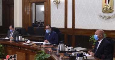 رئيس الوزراء يتابع الموقف التنفيذى لمنظومة النقل الذكى.. صور