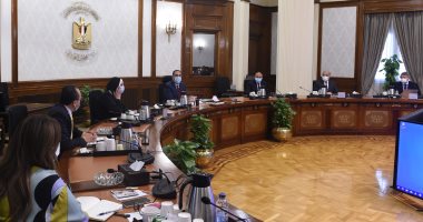 رئيس الوزراء يستعرض عددا من المشروعات الإنتاجية والصناعية المقترحة بعدة قطاعات رئيس الوزراء يستعرض عددا من المشروعات الإنتاجية والصناعية المقترحة بعدة قطاعات