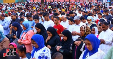 العيد فرحة.. المواطنون يؤدون صلاة عيد الأضحى بمسجد مصطفى محمود