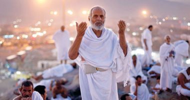 عودة أول أفواج حجاج الجمعيات الأهلية إلى القاهرة اليوم