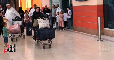 أولى رحلات الحجاج القادمة من جدة تصل مطار القاهرة.. صور