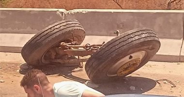 توقف حركة المرور بالطريق الصحراوى بالإسكندرية بسبب تصادم مقطورة وسيارة ملاكى