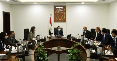 رئيس الوزراء يتابع الموقف التنفيذى لعدد من مشروعات قطاع النقل رئيس الوزراء يتابع الموقف التنفيذى لعدد من مشروعات قطاع النقل