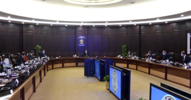 رئيس الوزراء يتابع برنامج الطروحات الحكومية فى البورصة رئيس الوزراء يتابع برنامج الطروحات الحكومية فى البورصة